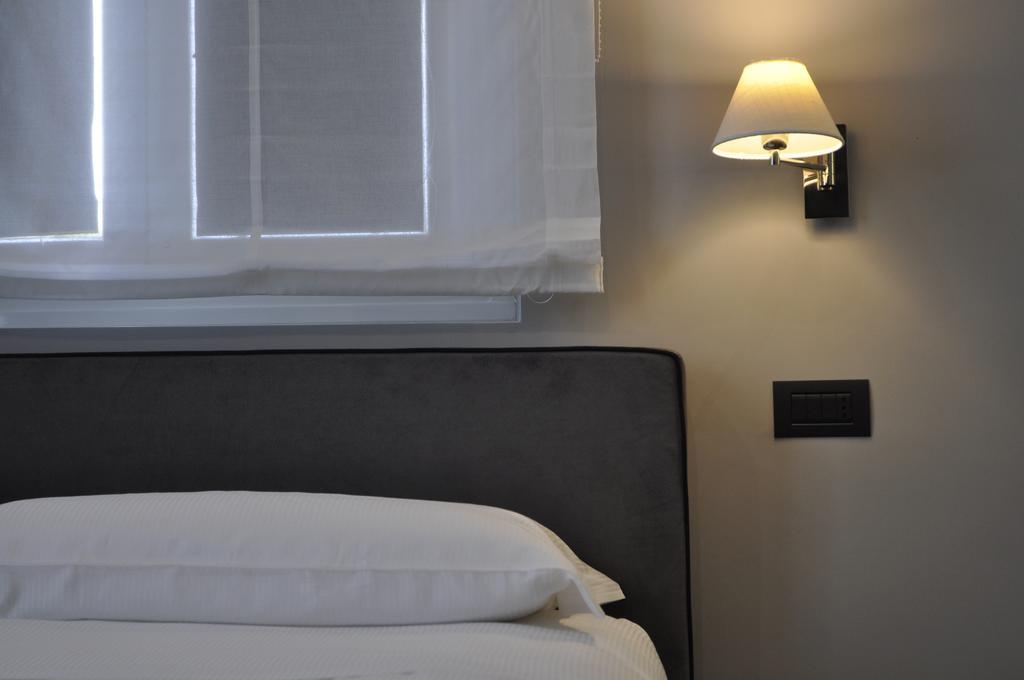 Place 24 Suites & Wellness روما الغرفة الصورة
